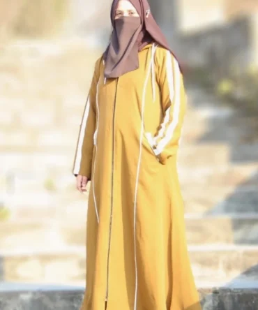 Graceful Hooded Abaya